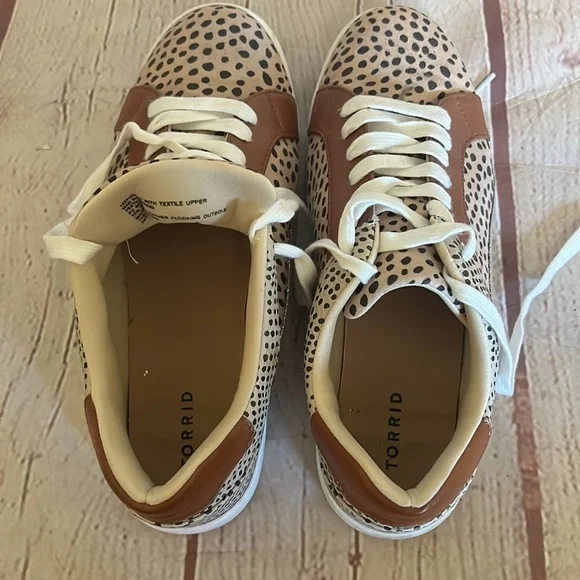 TORRID | Faux Leather Sneaker (WW) | Size 11W - Picture 9 of 9